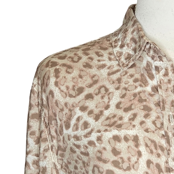 BEACH Lunch Lounge Flowy Coastal Tan Animal Print Blouse Size Large - Picture 7 of 16